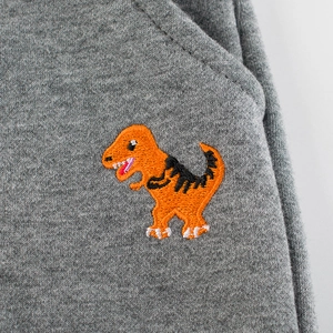 Pantalon de sport gris pour enfants avec broderie détaillée de dinosaure orange