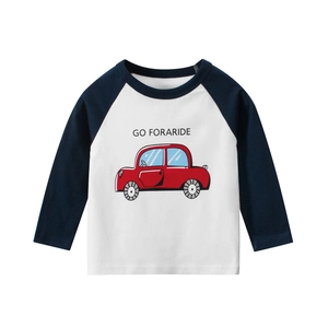 T-shirt raglan à manches longues pour enfant avec imprimé voiture et texte rouge