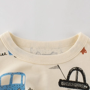 Maglietta in cotone per bambini con scollo rotondo e stampa di veicoli beige crema