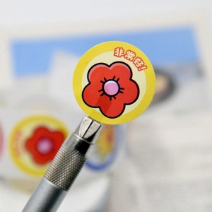 Adesivi premio a forma di fiore rosso per bambini con testo cinese Molto Bene