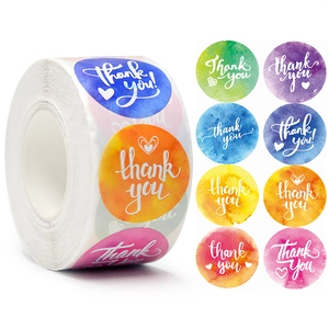 Makroaufnahme bunter Aquarell Thank You Aufkleber mit Herz und handgeschriebenem Text