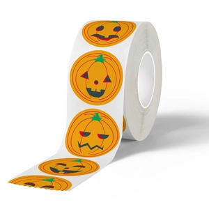 Rotolo di adesivi per zucca di Halloween con varie espressioni per decorazioni