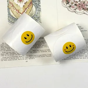 Deux rouleaux d'autocollants fleurs blanches à sourire pour travaux manuels et déco