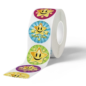 Rotolo di adesivi premio colorati con stelle sorridenti gialle e frasi di incoraggiamento