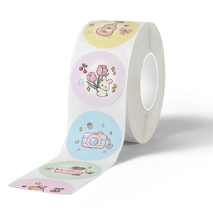 Rol met 500 cartoon beloningsstickers met schattige konijn en taart ontwerpen