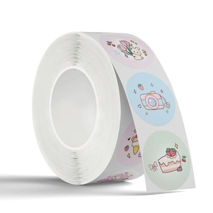 Rol van 500 schattige cartoonstickers met dieren en desserts voor DIY-decoratie