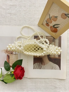 Elegante cremeweiße handgefertigte Perlenhandtasche für Damen mit langem Schultergurt
