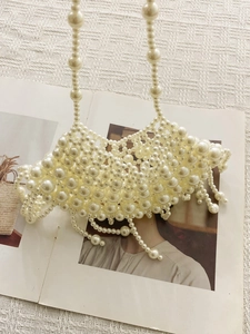 Handgefertigte Perlenweste mit Tassel-Fransen auf Modemagazin für elegante Outfits