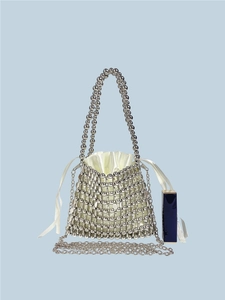 Sac à main perlé en métal argenté fait main avec pochette satin et chaîne