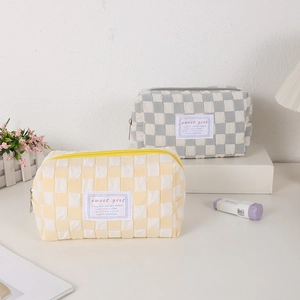 Large capacity checkerboard pencil case with bubble fabric and zipper closure for girls