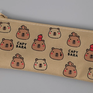 Detail van de Oxford stoffen etui met schattige cartoon Capybara prints voor school