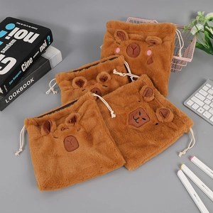 Set di quattro borse portaoggetti in peluche Capybara di varie dimensioni per viaggi