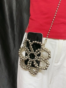 Silver floral beaded crossbody mini phone bag made of polished metallic beads