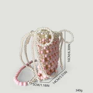 Détails du sac en perles roses fait main avec dimensions 16cm x 14cm x 3cm et poids de 340g