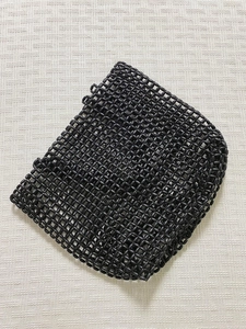 Sac fourre-tout noir minimaliste tissé à la main avec un motif géométrique ajouré