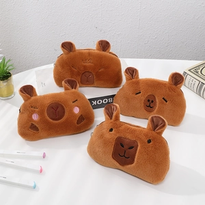 Trousses en peluche Capybara mignonnes avec quatre expressions pour fournitures scolaires