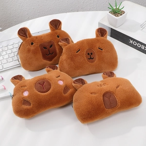 Trousse Capybara en peluche douce avec diverses expressions faciales mignonnes en marron