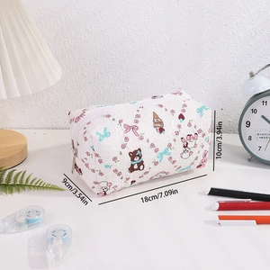 Detail of cute bear pattern pencil case with dimensions 18cm by 10cm by 9cm