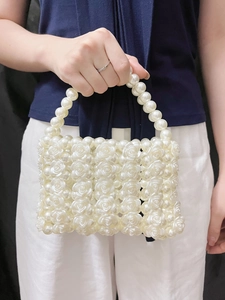 Elegante weiße Handtasche mit 3D-Rosenmuster und Perlenriff für Damen im Sommer