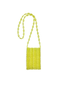 Détail d'un sac de téléphone en perles acryliques jaunes avec accents argentés tissés