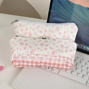 Astuccio rosa floreale con pizzo su tastiera di laptop per ragazze e studenti