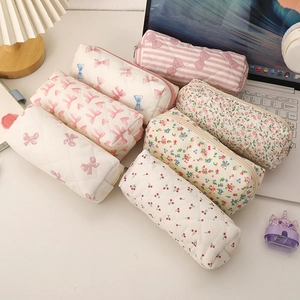 Trousse à crayons matelassée avec nœud et motifs floraux pour rangement de fournitures