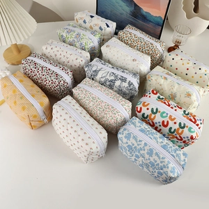 Gesteppte Blumen Kosmetiktasche Für Damen Polyester Toilettenartikel Aufbewahrungsbeutel Reise Kosmetik Organizer Gestepptes Mäppchen Reißverschluss Tasche