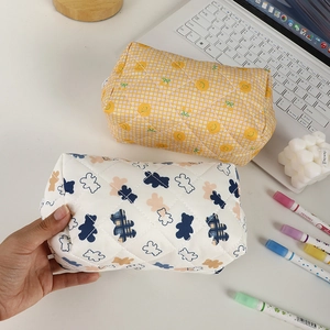 Gesteppte Kosmetiktaschen mit Bärenmuster und Blumen für Make-up und Zubehör