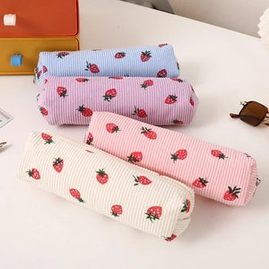 Süße Cord-Federmäppchen mit Erdbeerdruck in Blau, Lila, Rosa und Beige für Schüler