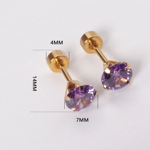 Vue détaillée des boucles d'oreilles zircon violet 7mm avec tiges dorées de 14mm