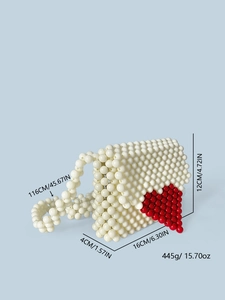 Sac à bandoulière fait main en perles avec motif cœur et mesures de 16cm sur 12cm