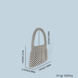 Dimensions du sac à main perlé argenté avec poignée de 10cm et largeur de 19cm