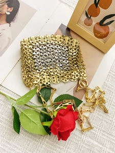 Sac à bandoulière tressé métallique doré avec chaîne à maillons rectangulaires