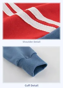 Detail der roten Schulterstreifen und blauen Rippbündchen am Kinder-Sweatshirt