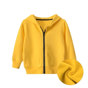 Veste à capuche jaune pour enfant avec fermeture éclair noire et doublure polaire