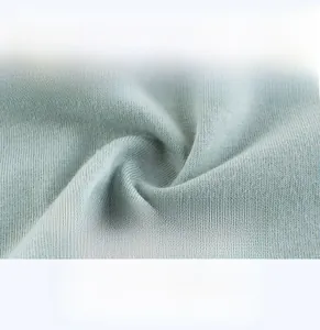 Vue macro détaillée du tissu en coton peigné bleu clair doux et respirant pour enfants