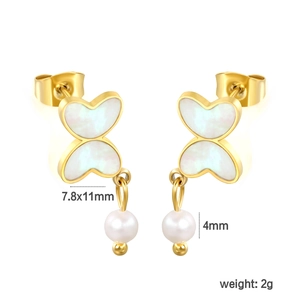 Detailansicht der Schmetterling-Perlenohrringe in Gold mit Maßen 7,8x11mm und 4mm Perlen