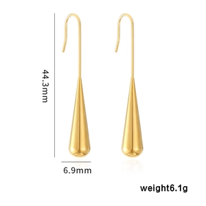 Boucles d'oreilles goutte d'or polies avec mesures de 44,3 mm de haut et 6,9 mm de large