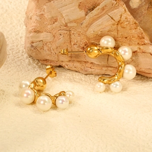 Boucles D'oreilles Créoles En C Plaquées Or 18K Acier Inoxydable Avec Künstliche Perle De Coquillage Femmes Tige En Acier Inoxydable