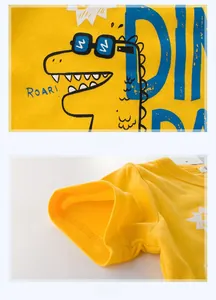 Détail du coton de haute qualité avec imprimé dinosaure et couture soignée de la manche