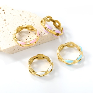Bagues modernes en acier plaqué or 18K avec émail coloré et design de chaîne évidée