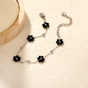 Bracelet minimaliste en acier inoxydable argenté avec breloques fleurs noires femme
