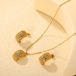 Luxurious 18K gold-plated C-shaped jewelry set with micro-paved crystals for women