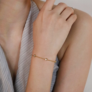 Elegant 18K gold stainless steel chain bracelet with three round white zircons on wrist