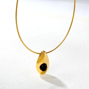 Artistic gold water drop pendant necklace with black onyx gemstone and elegant snake chain