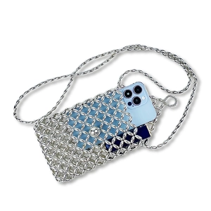 Mini borsa a tracolla in perle argentate con spazio per telefono e rossetto interno