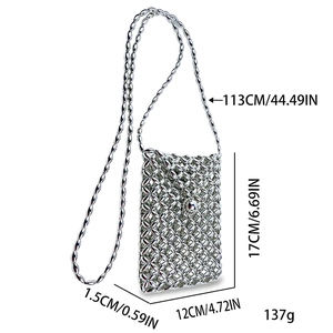 Borsa porta cellulare a tracolla in perline argento con misure e dettagli trama