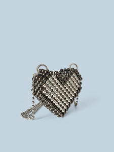 Borsa a tracolla fatta a mano con perline argentate a cuore e catena in metallo