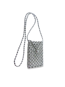 Mini borsa a tracolla argentata con perline intrecciate e chiusura a sfera