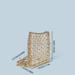 Detailansicht der handgefertigten Perlen-Umhängetasche mit 18cm Höhe und 127cm Goldkette